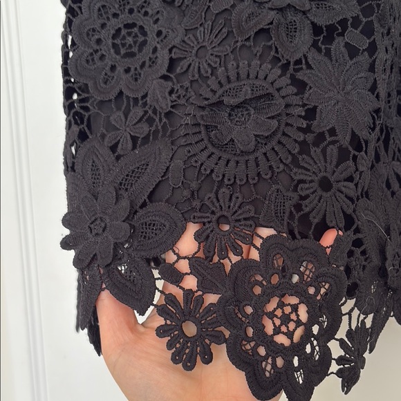 Black Lace Sleeveless Top - Picture 2 of 3